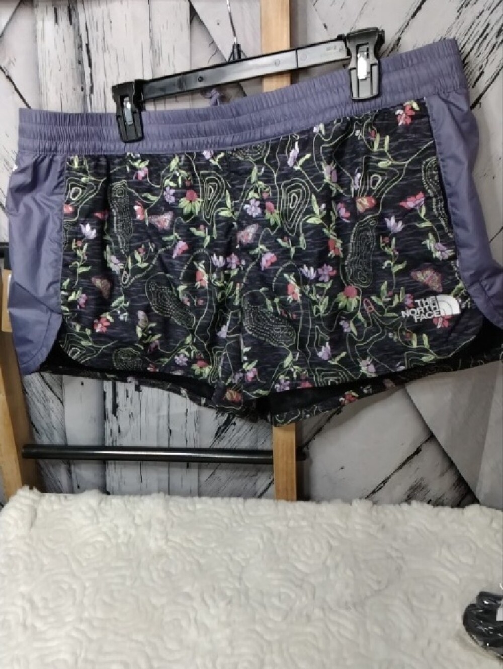 The North Face Floral Hydrenalie Shorts In XL